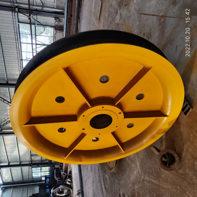 ¿Cuál es la diferencia entre los enchufes de lomo abiertos y cerrados?